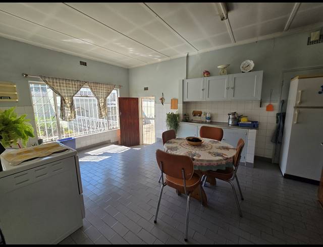 3 BEDROOM FREEHOLD FOR SALE IN REWLATCH